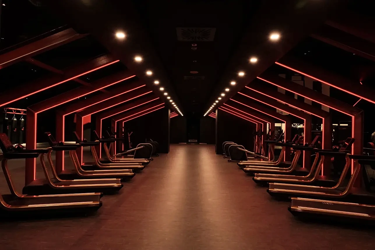 Bursa ParkOra spor salonu – kardiyo alanında koşu bandı ve eliptiklerle antrenman