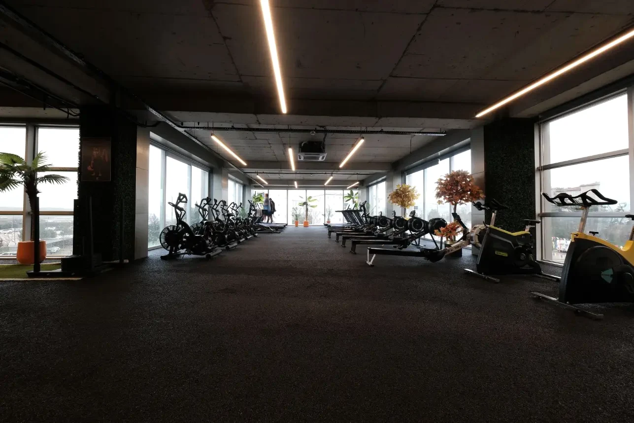 Bursa Görükle spor salonu – kardiyo ve ısınma alanı