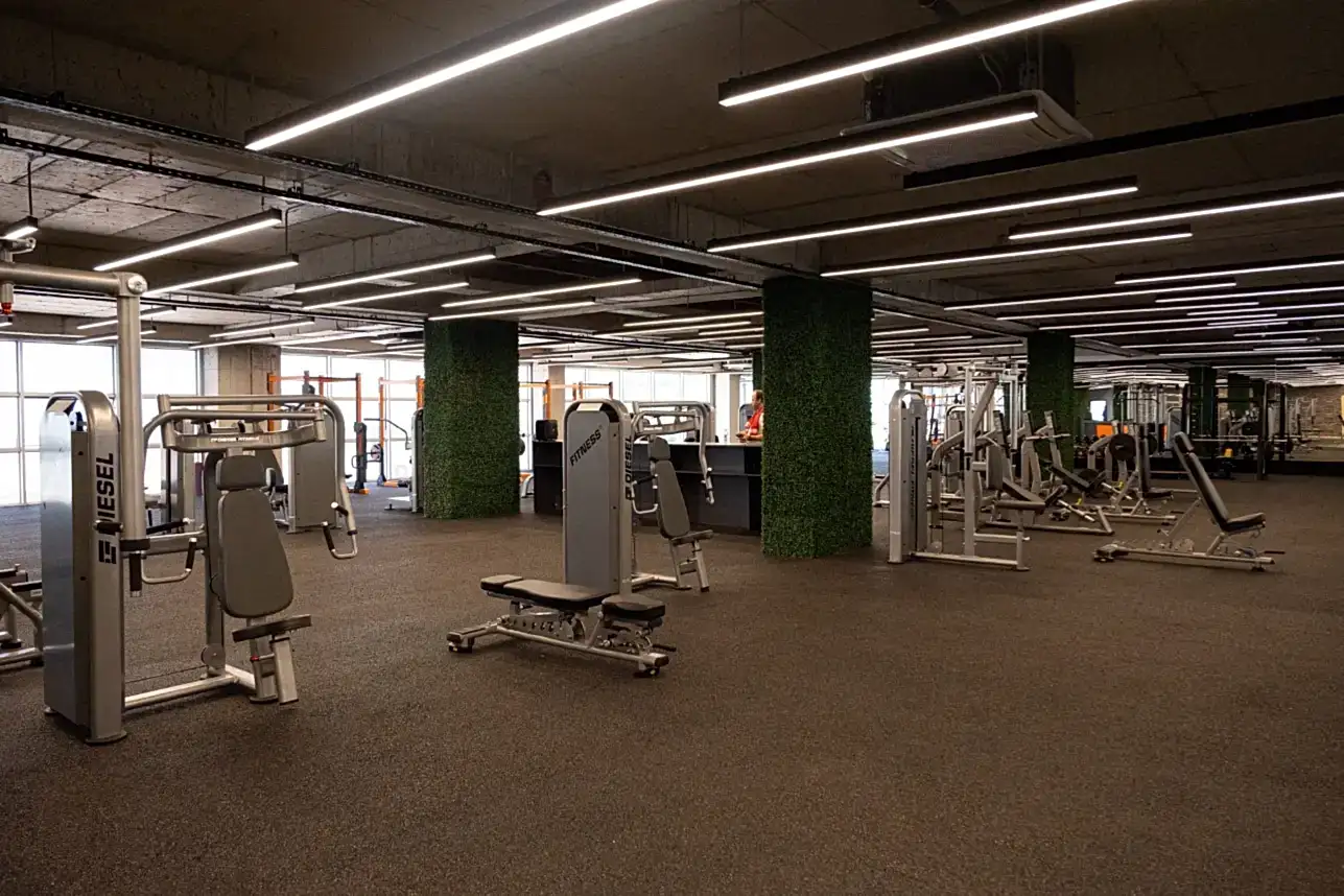 Bursa Görükle dövüş ve fitness salonu – enerjik antrenman atmosferi ve modern iç mekân