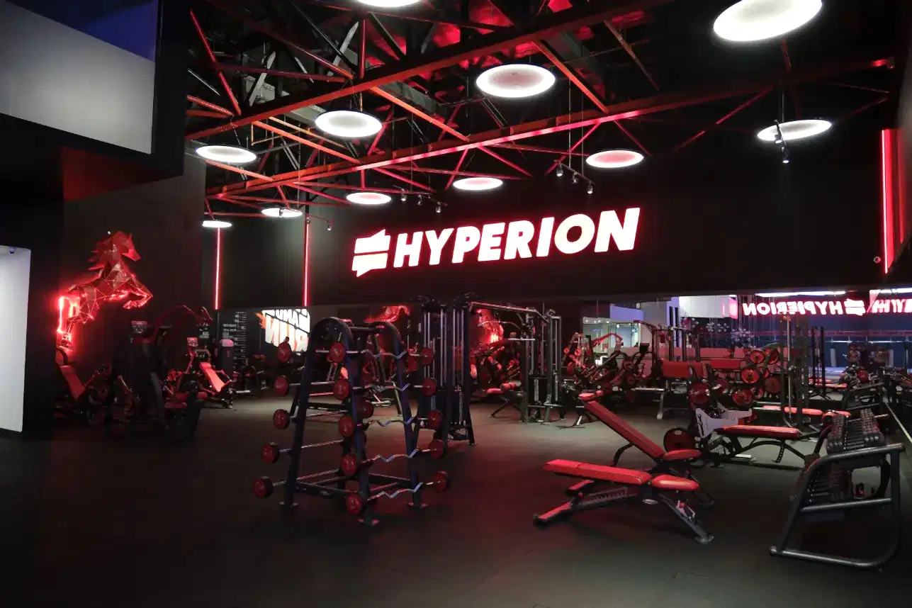 Bursa Özlüce fitness salonu – ağırlık makineleri ve serbest ağırlık antrenman alanı